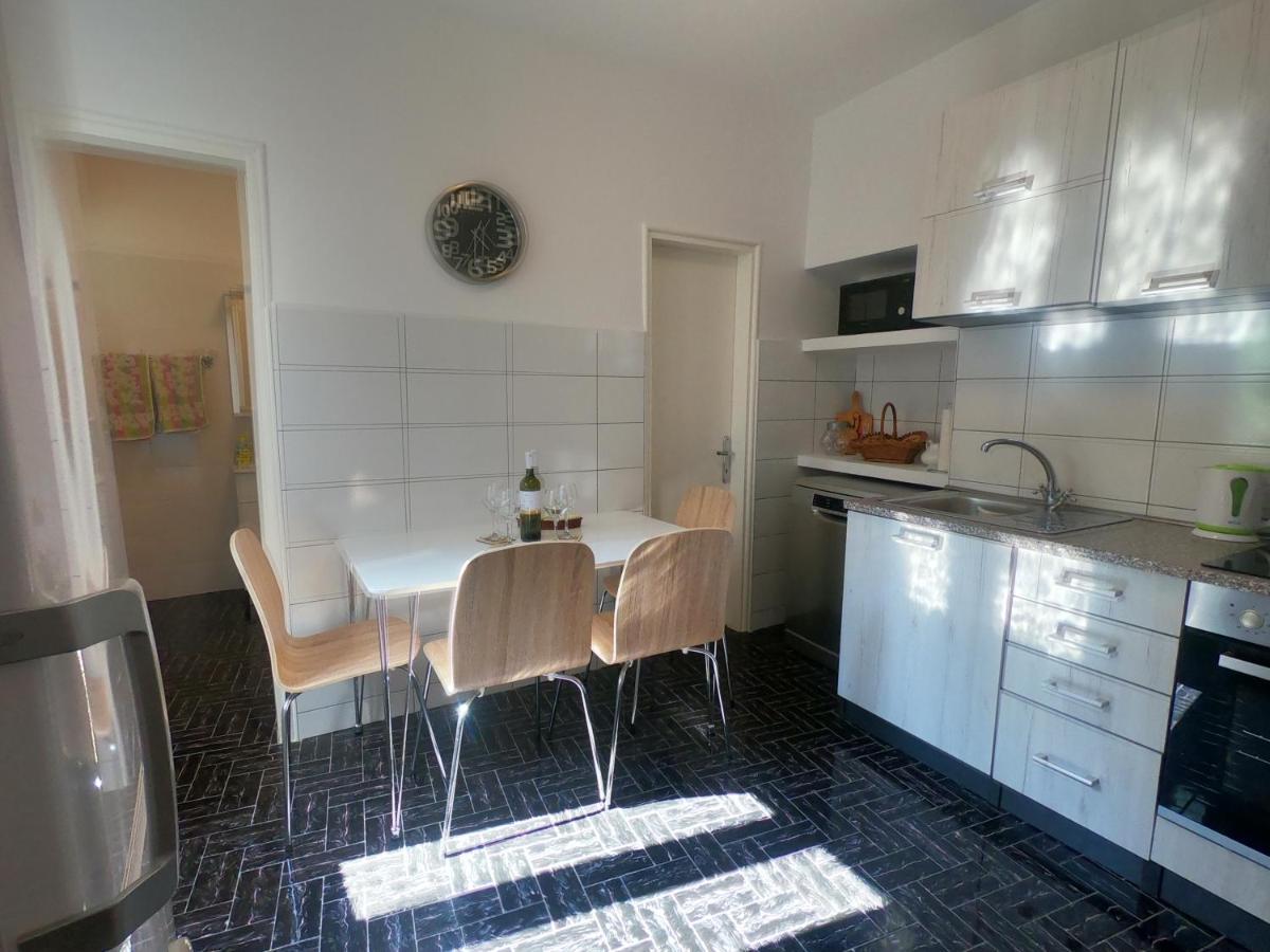 Apartment Dinka Baška Esterno foto
